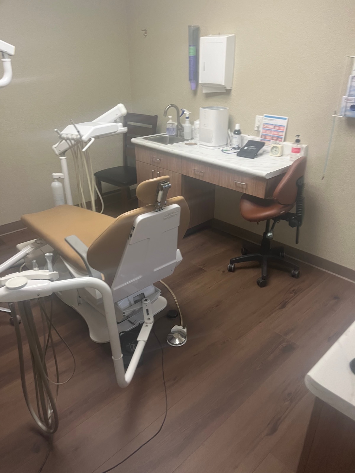 Dental office room completed by Dry Creek Construction  - lightbox